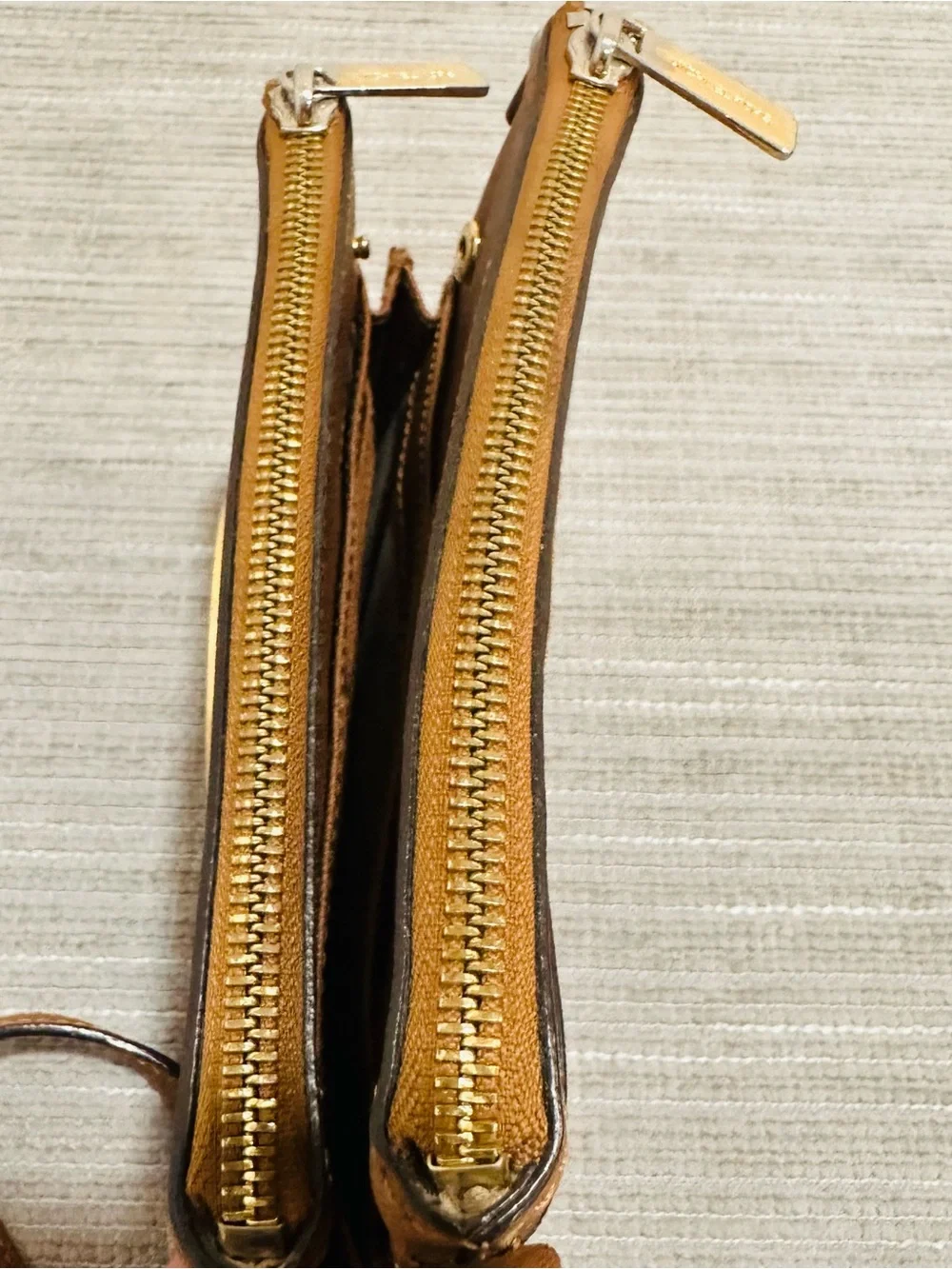 Vintage Michael Kors Brown Leather Gold‎ Hardware Cross Body Bag Classis Cute